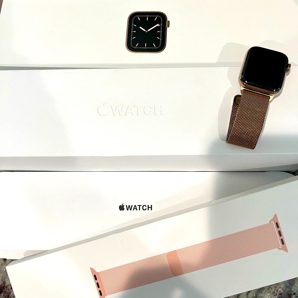 Apple gold stainless steel cellular Watch Series 5 40mm with Milanese loop strap